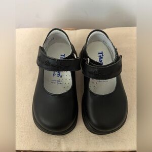 Black Mary Jane Girls  Shoes with Flower Embroidered On Straps